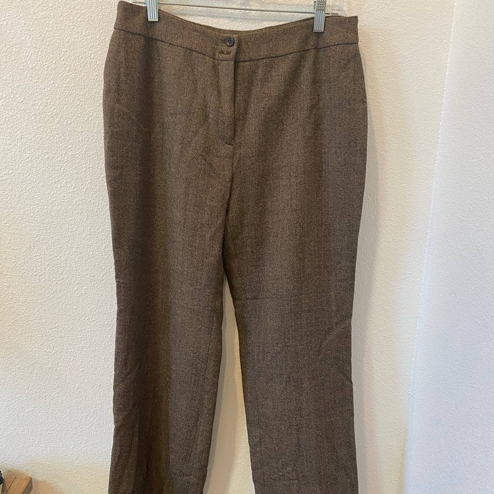 Full length,classic fit that sits at the waist, 54% wool,45% Viscose,1% Spandex.